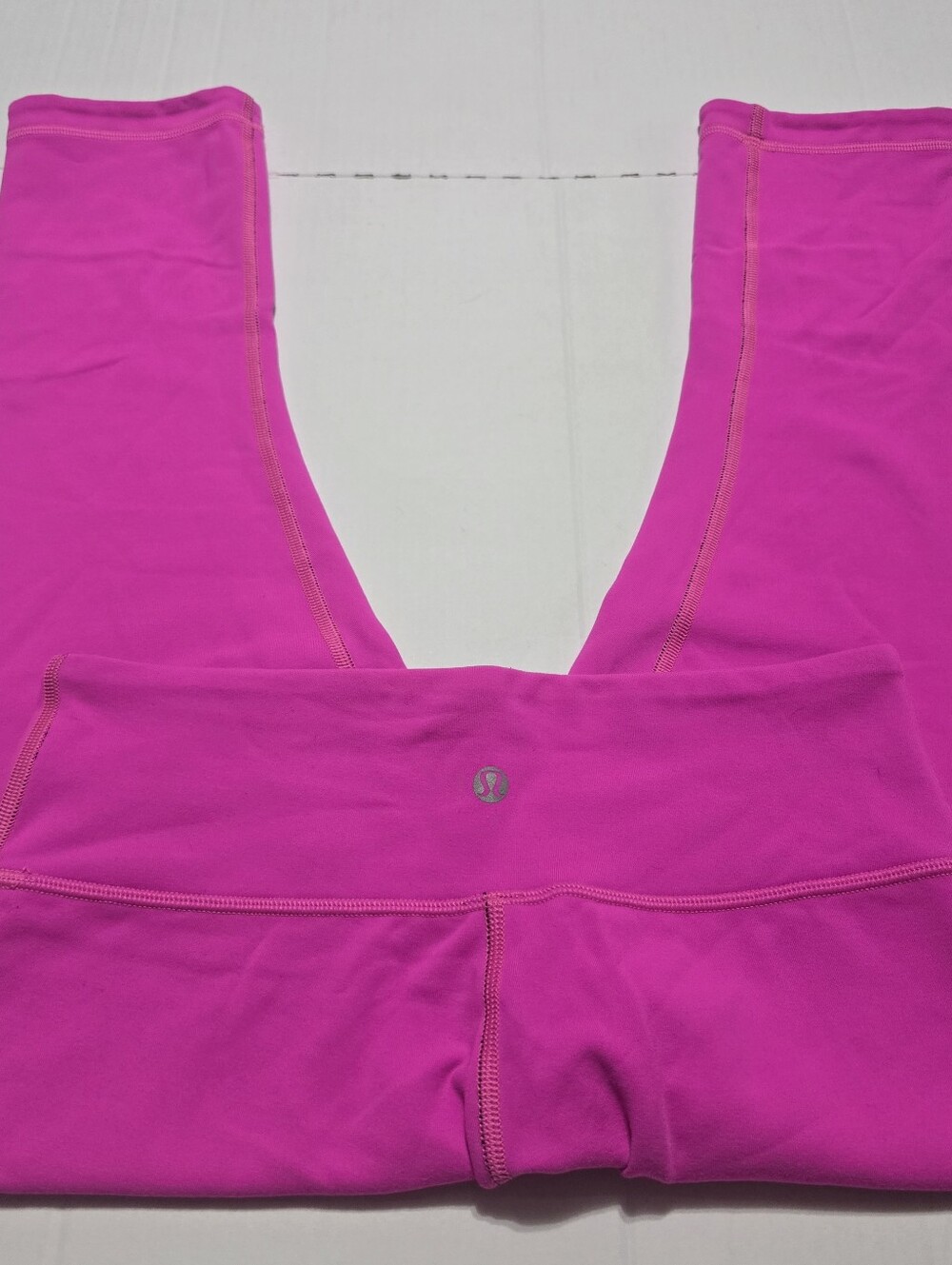 lululemon athletica Women’s Bright Pink Athletic Capri Leggings